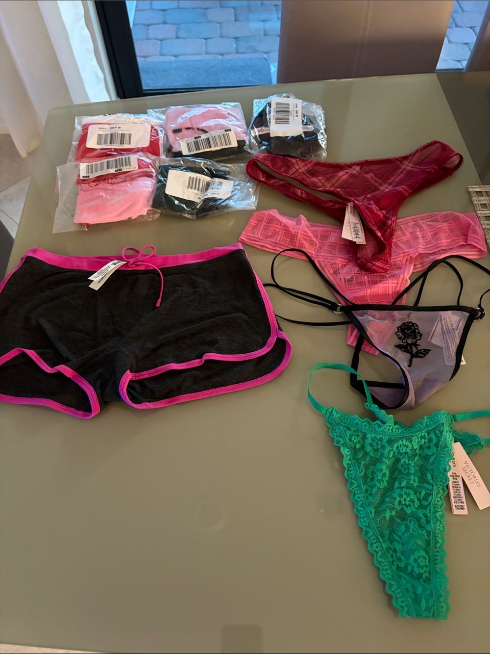 NEW! AssVictoria's Secret Lace Thong & boxer shorts look at pictures